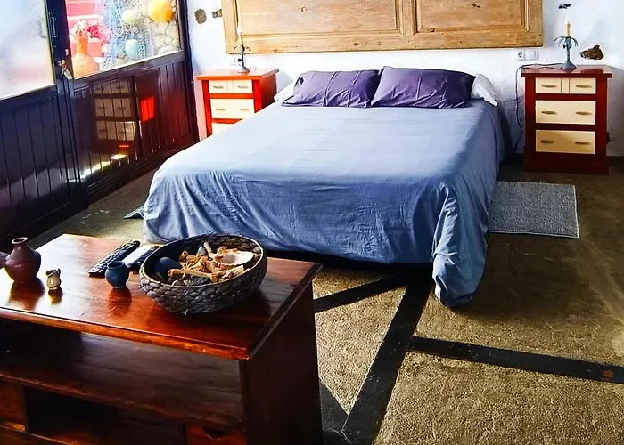 Lucía Lanzarote - Hervideros * Mácher