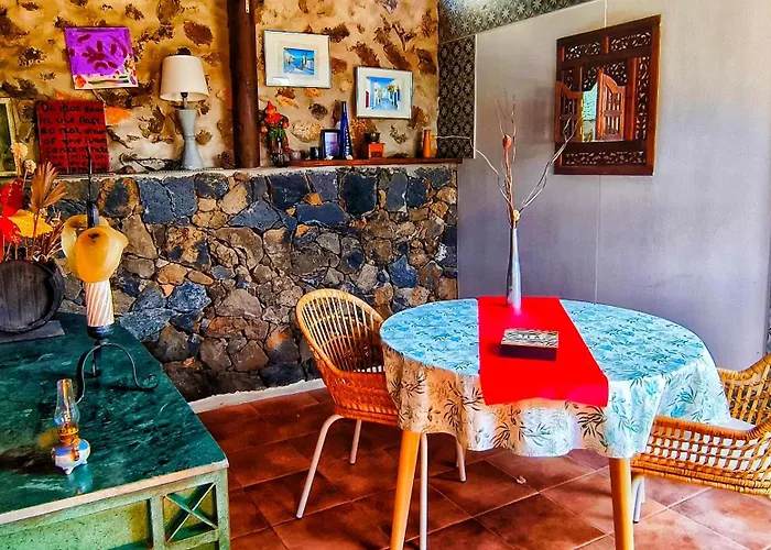 Lucía Lanzarote - Hervideros * Mácher